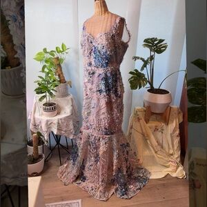 Teri Jon Neiman Marcus 3D appliqué Floral Lace Evening Gown